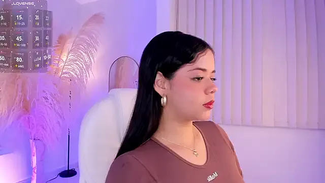 jelenaania – webcam model profile photo Image 4