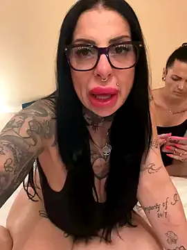 milly_shy – webcam model profile photo Image 19