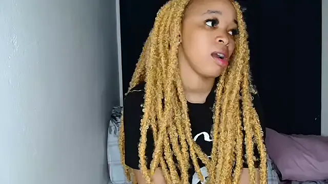 pricillahoinacki – webcam model profile photo Image 11