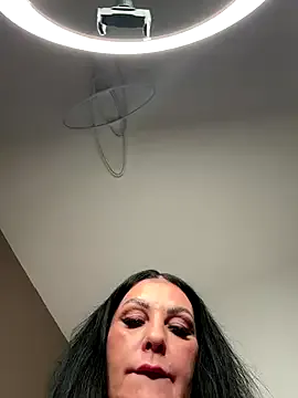 astridwet – webcam model profile photo Image 8