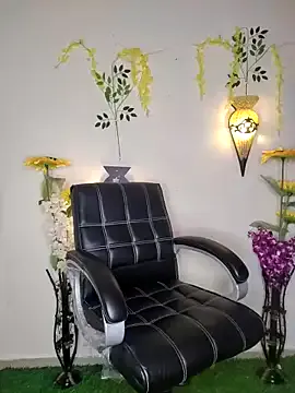 nina_ponse – webcam model profile photo Image 7