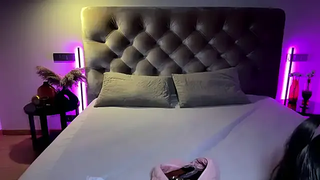 roouse – webcam model profile photo Image 3