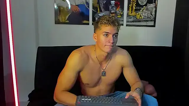 hornyshow_tv – webcam model profile photo Image 3