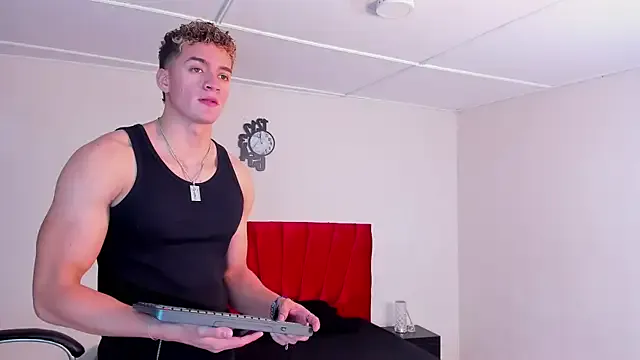 hornyshow_tv – webcam model profile photo Image 5