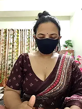 evelune – webcam model profile photo Image 15