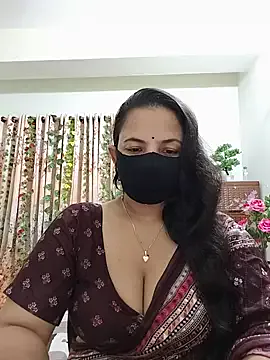 evelune – webcam model profile photo Image 3