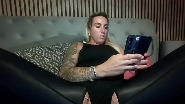 Todays_Dream – webcam model profile photo Image 7