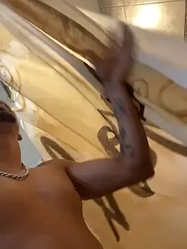 Earth_001 – webcam model profile photo Image 19