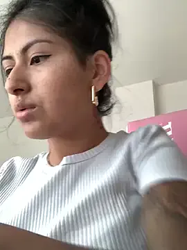 little_show_sexy – webcam model profile photo Image 6