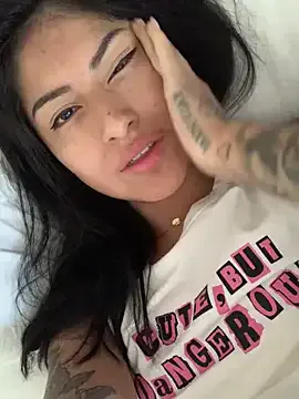 little_show_sexy – webcam model profile photo Image 9