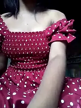 Earth_001 – webcam model profile photo Image 5