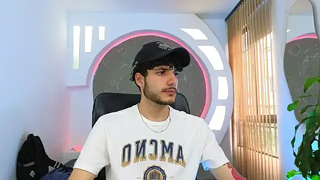 cuttie_ponyy – webcam model profile photo Image 12