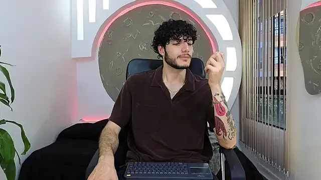 cuttie_ponyy – webcam model profile photo Image 18