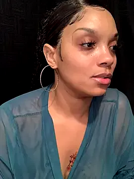 roouse – webcam model profile photo Image 10