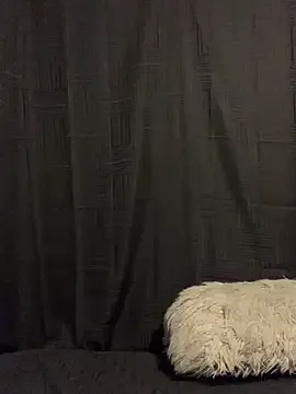 roouse – webcam model profile photo Image 15