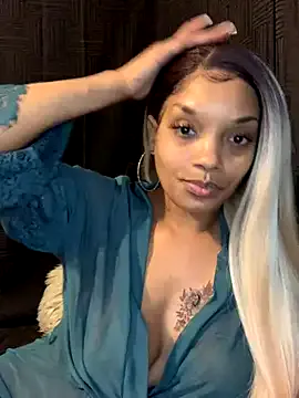 roouse – webcam model profile photo Image 4