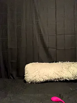 roouse – webcam model profile photo Image 8