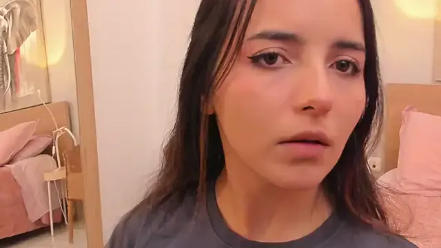 roouse – webcam model profile photo Image 3