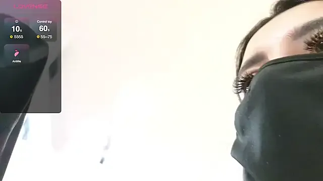 zui_lu – webcam model profile photo Image 2