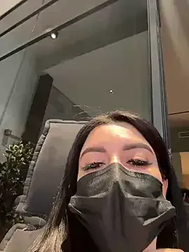 zui_lu – webcam model profile photo Image 3