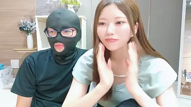 starvingo2002 – webcam model profile photo Image 12