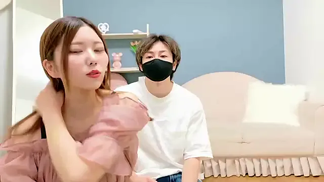 starvingo2002 – webcam model profile photo Image 16