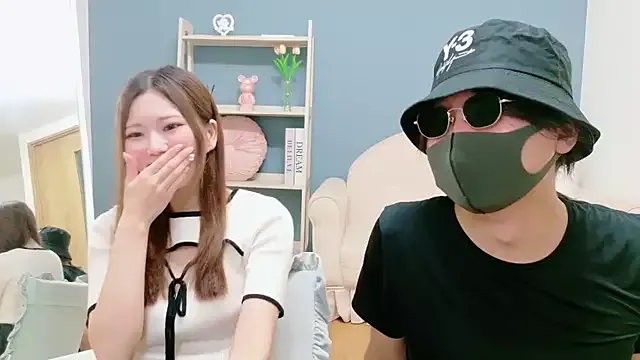 starvingo2002 – webcam model profile photo Image 17