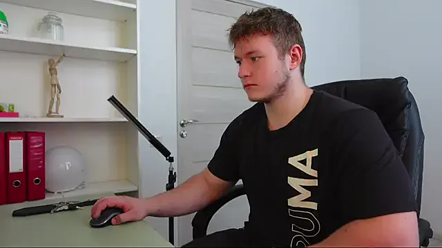 aveloria – webcam model profile photo Image 12