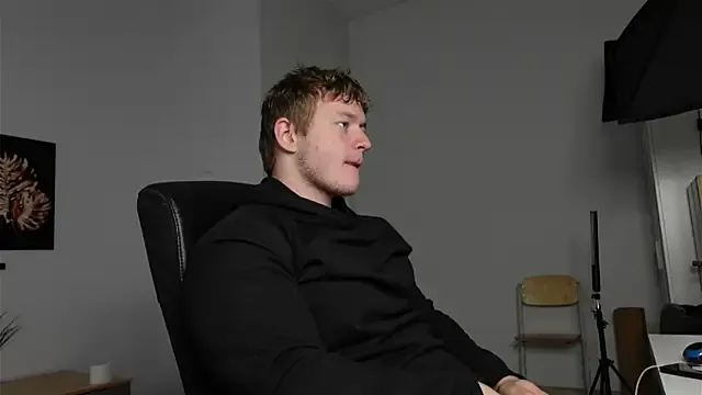 aveloria – webcam model profile photo Image 18