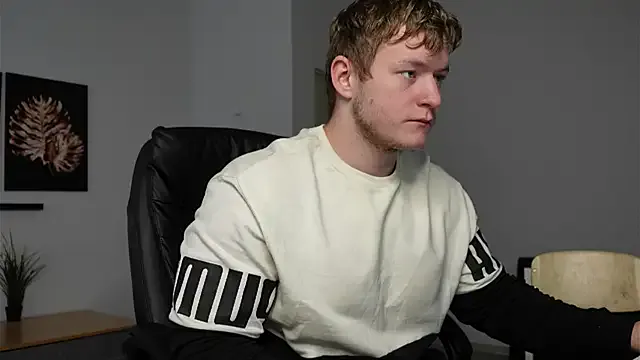 aveloria – webcam model profile photo Image 19