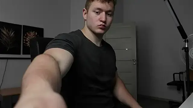 aveloria – webcam model profile photo Image 8