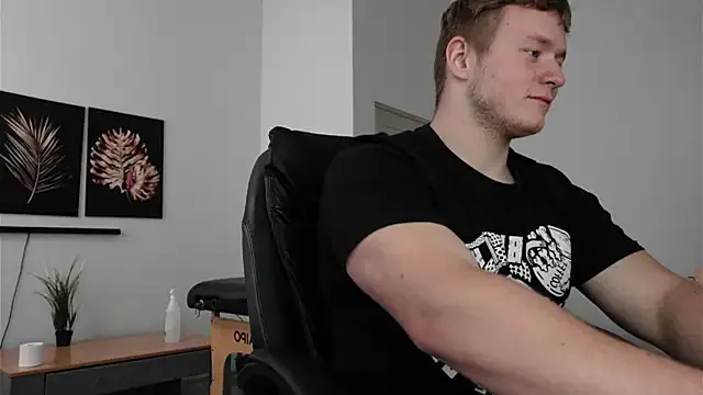 aveloria – webcam model profile photo Image 9