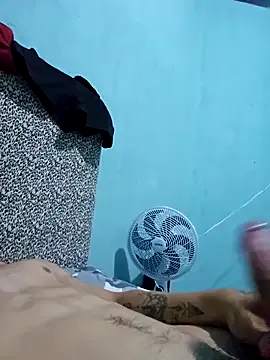 DomManlyGuy – webcam model profile photo Image 3