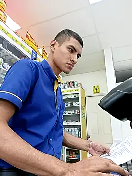 dominic_hanks – webcam model profile photo Image 10