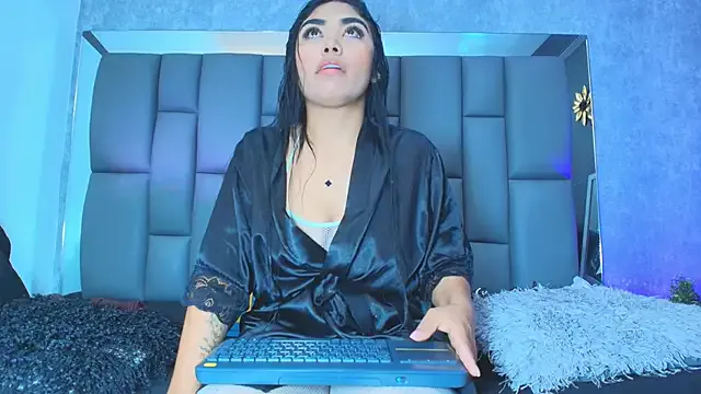 melaniepavan – webcam model profile photo Image 2