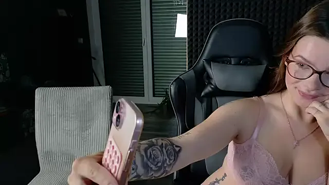 paroncho – webcam model profile photo Image 14