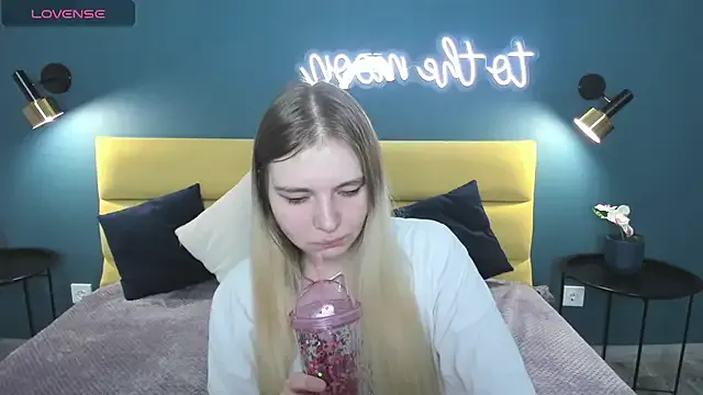 _Alicee_1 – webcam model profile photo Image 9