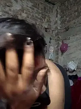 Earth_001 – webcam model profile photo Image 2