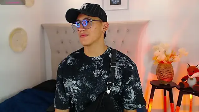 someone_sweet – webcam model profile photo Image 2