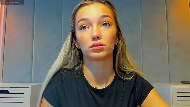 zui_lu – webcam model profile photo Image 12