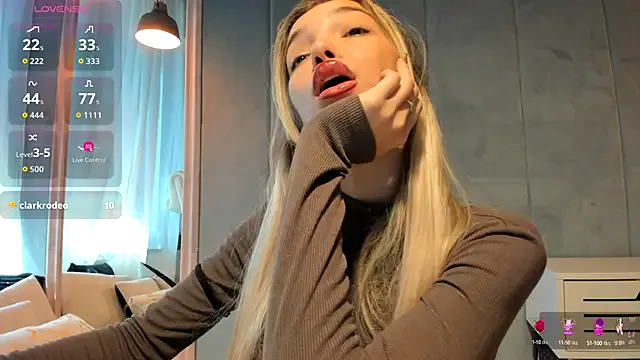 zui_lu – webcam model profile photo Image 14