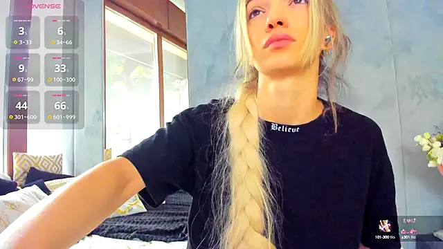 zui_lu – webcam model profile photo Image 6