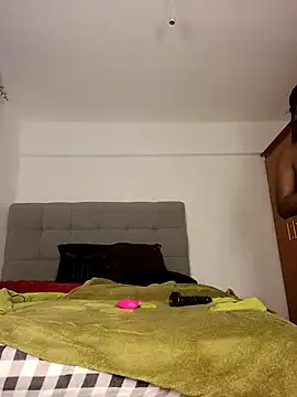 roouse – webcam model profile photo Image 13