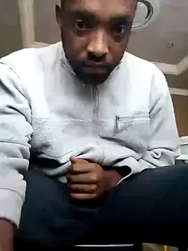 DomManlyGuy – webcam model profile photo Image 9