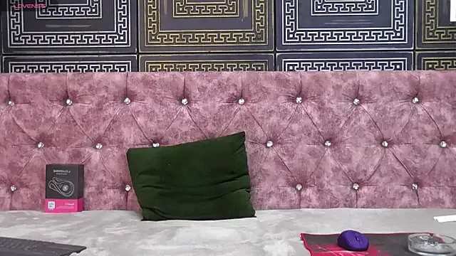 VioletaAbel – webcam model profile photo Image 2