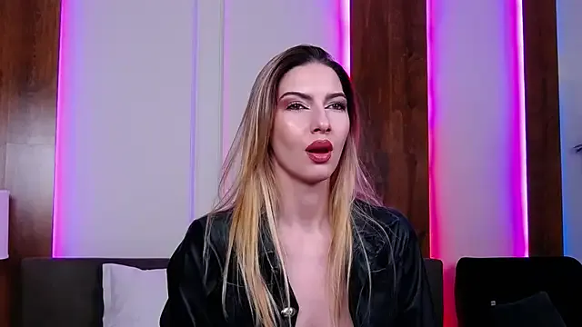 LucieMontez_mml – webcam model profile photo Image 3