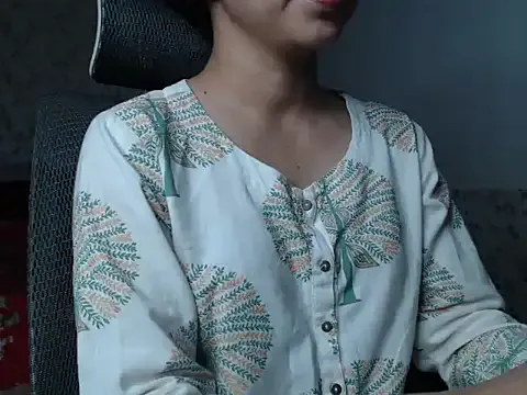 cherrymira – webcam model profile photo Image 4