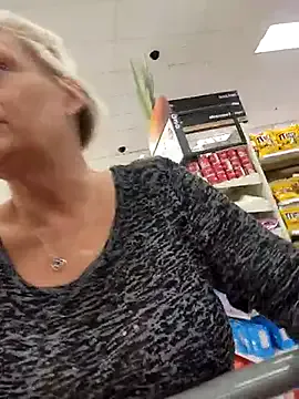 cute_fox_girl – webcam model profile photo Image 2