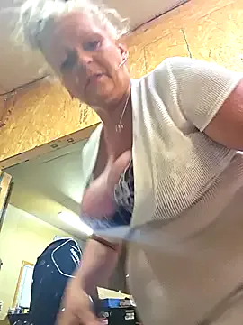 cute_fox_girl – webcam model profile photo Image 7