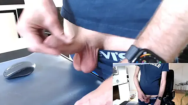 DomManlyGuy – webcam model profile photo Image 11